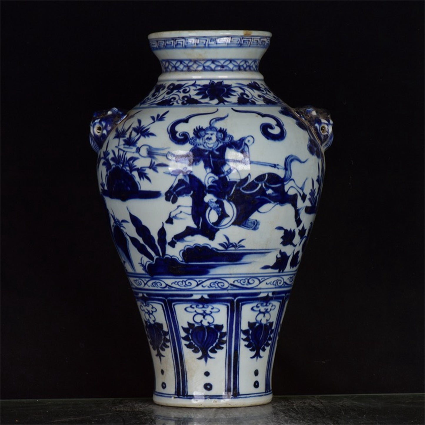 Chinese antique Xiao He's pursuit of Han under the moon, with a double lion ear and a coiled mouth plum vase in the Xin pattern