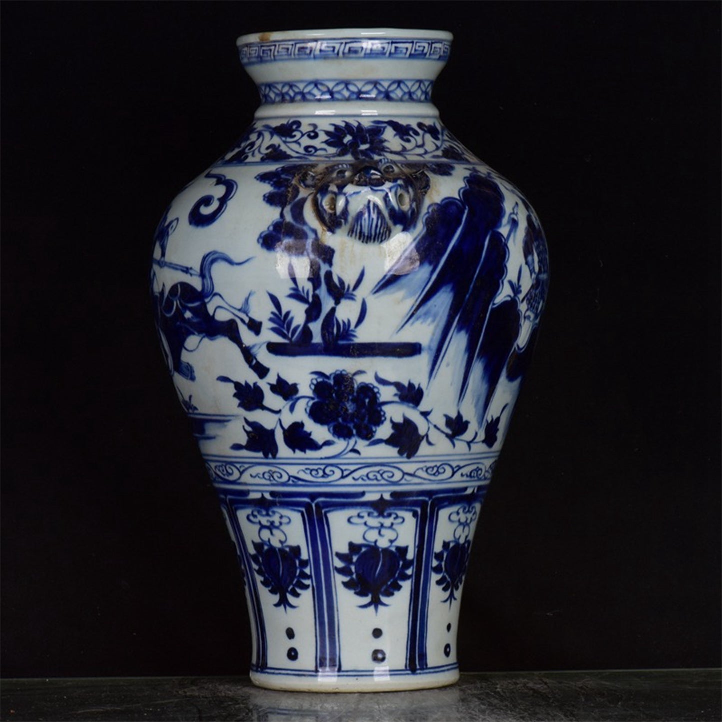 Chinese antique Xiao He's pursuit of Han under the moon, with a double lion ear and a coiled mouth plum vase in the Xin pattern