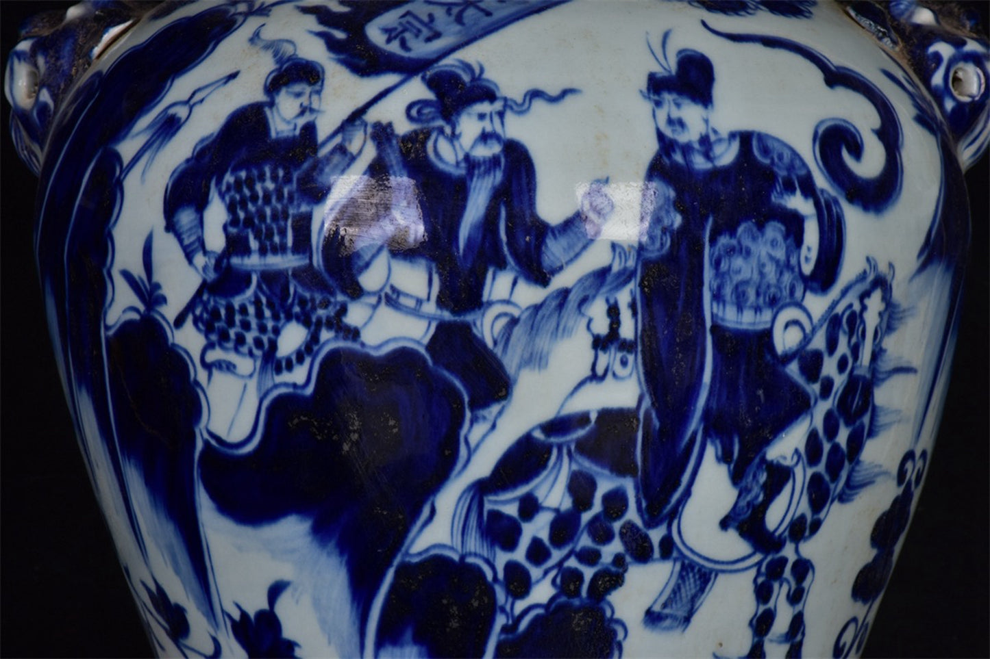 Chinese antique Xiao He's pursuit of Han under the moon, with a double lion ear and a coiled mouth plum vase in the Xin pattern