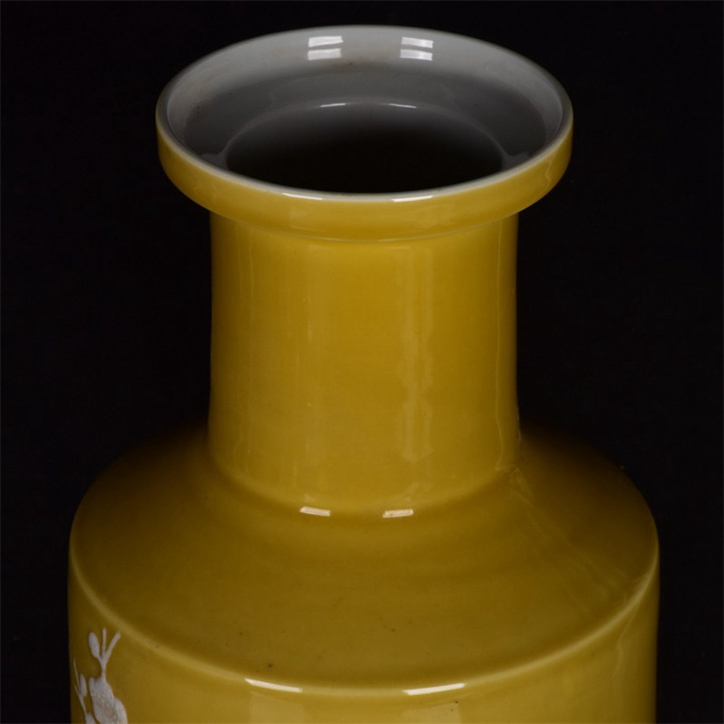 Chinese Antique Yellow Glazed White Stained Joyful Eyebrow and Tip Pattern Rod Hammer Bottle