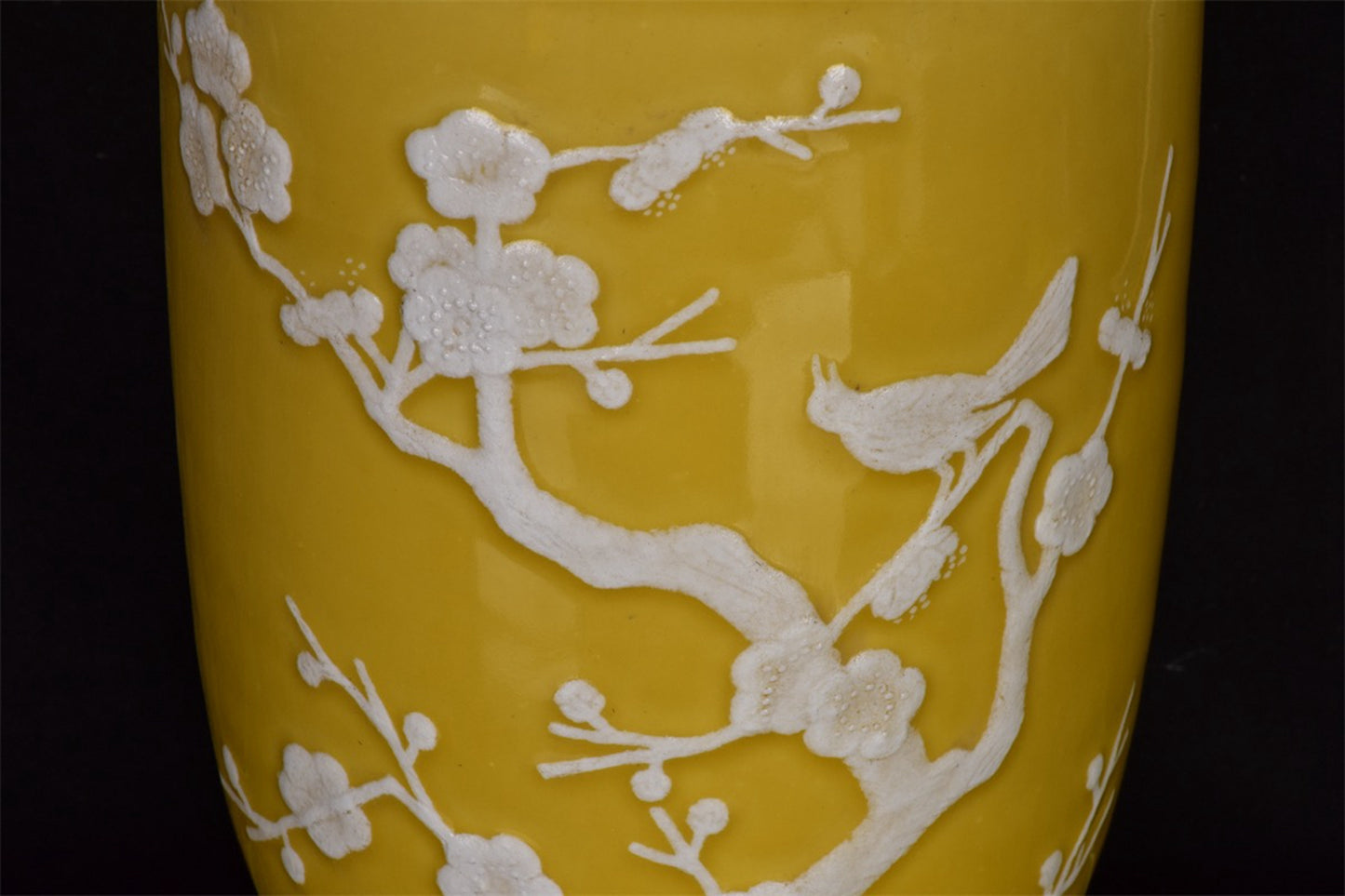 Chinese Antique Yellow Glazed White Stained Joyful Eyebrow and Tip Pattern Rod Hammer Bottle
