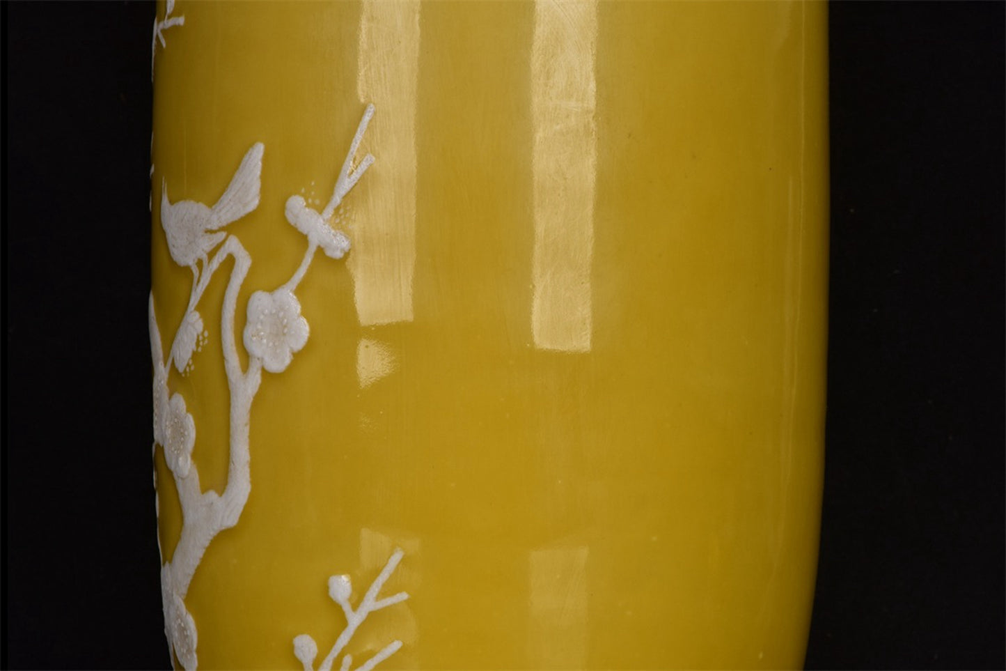 Chinese Antique Yellow Glazed White Stained Joyful Eyebrow and Tip Pattern Rod Hammer Bottle