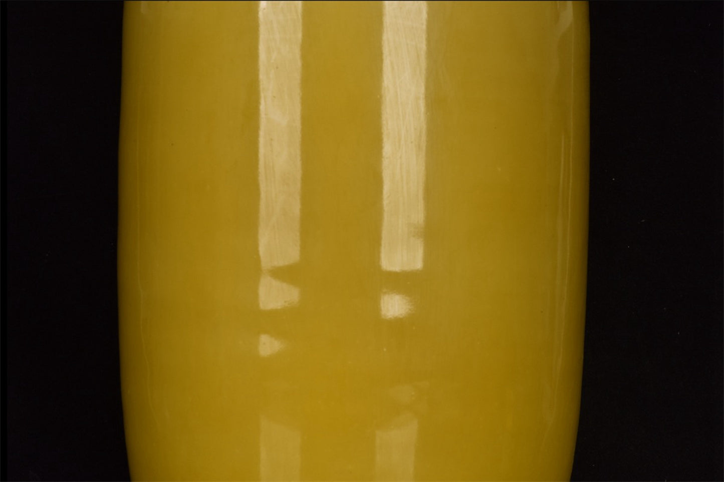 Chinese Antique Yellow Glazed White Stained Joyful Eyebrow and Tip Pattern Rod Hammer Bottle