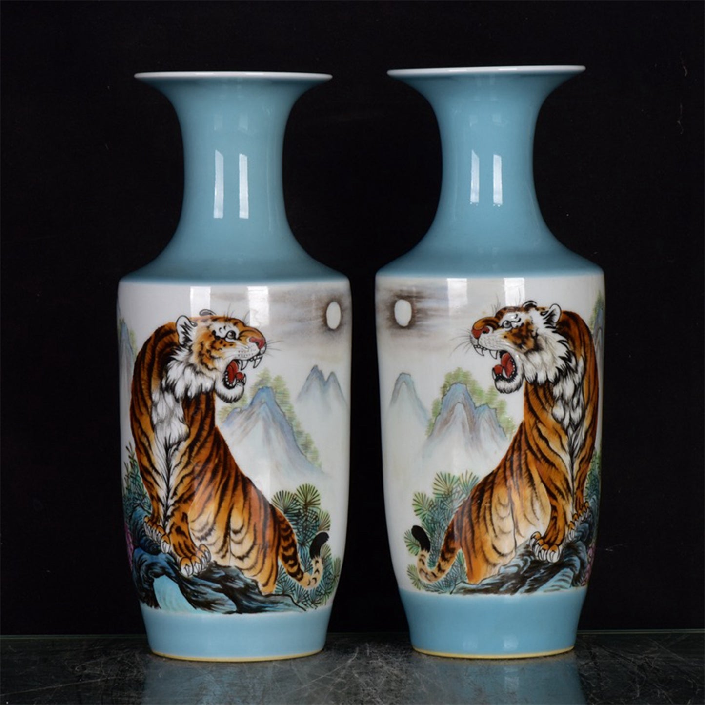 Chinese antique Haoran Zhengqi pattern folding shoulder bottle