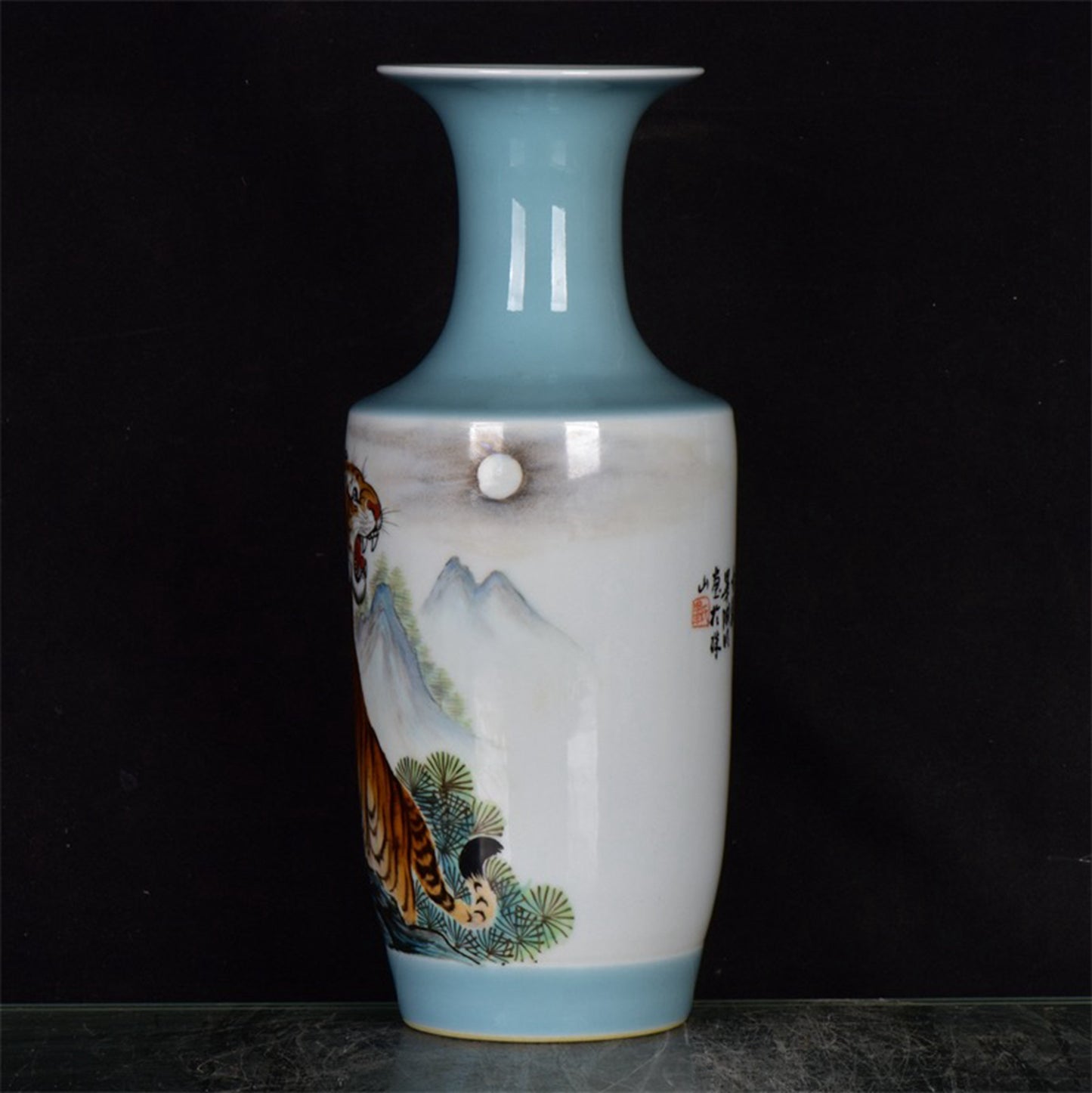 Chinese antique Haoran Zhengqi pattern folding shoulder bottle