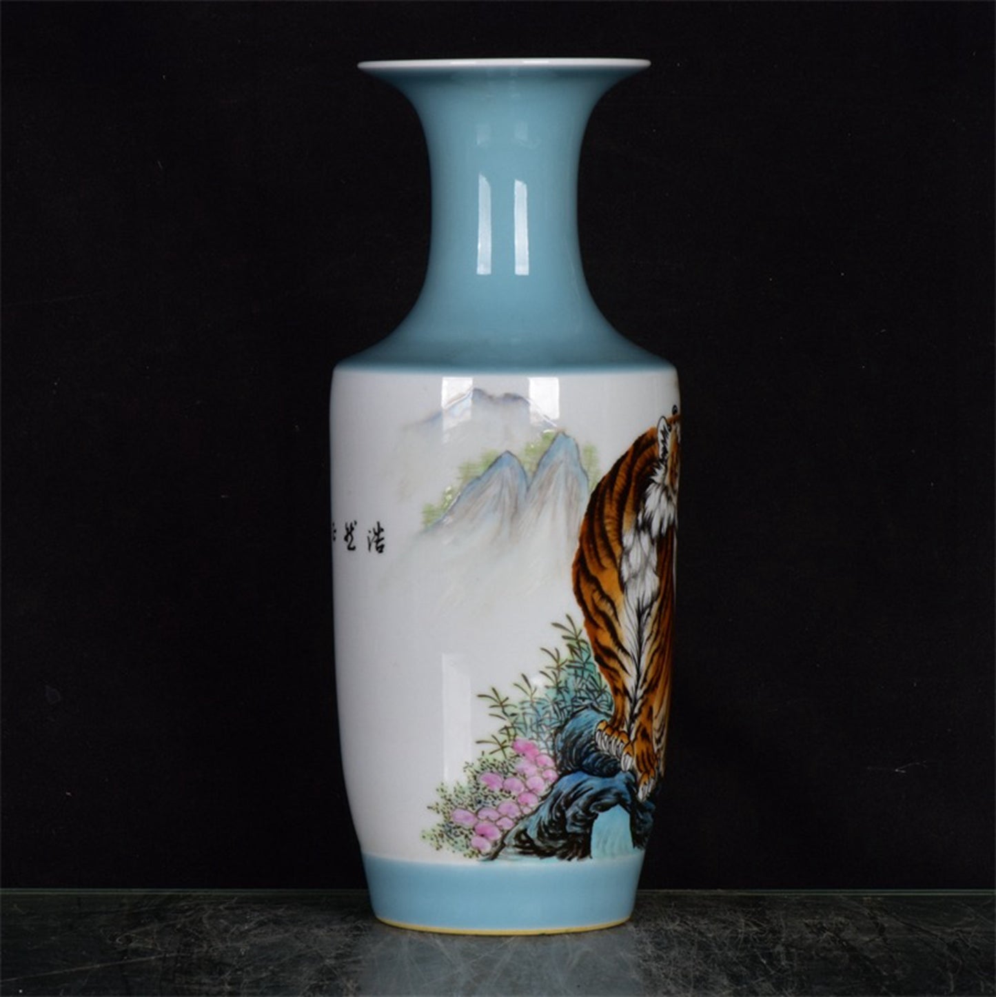 Chinese antique Haoran Zhengqi pattern folding shoulder bottle