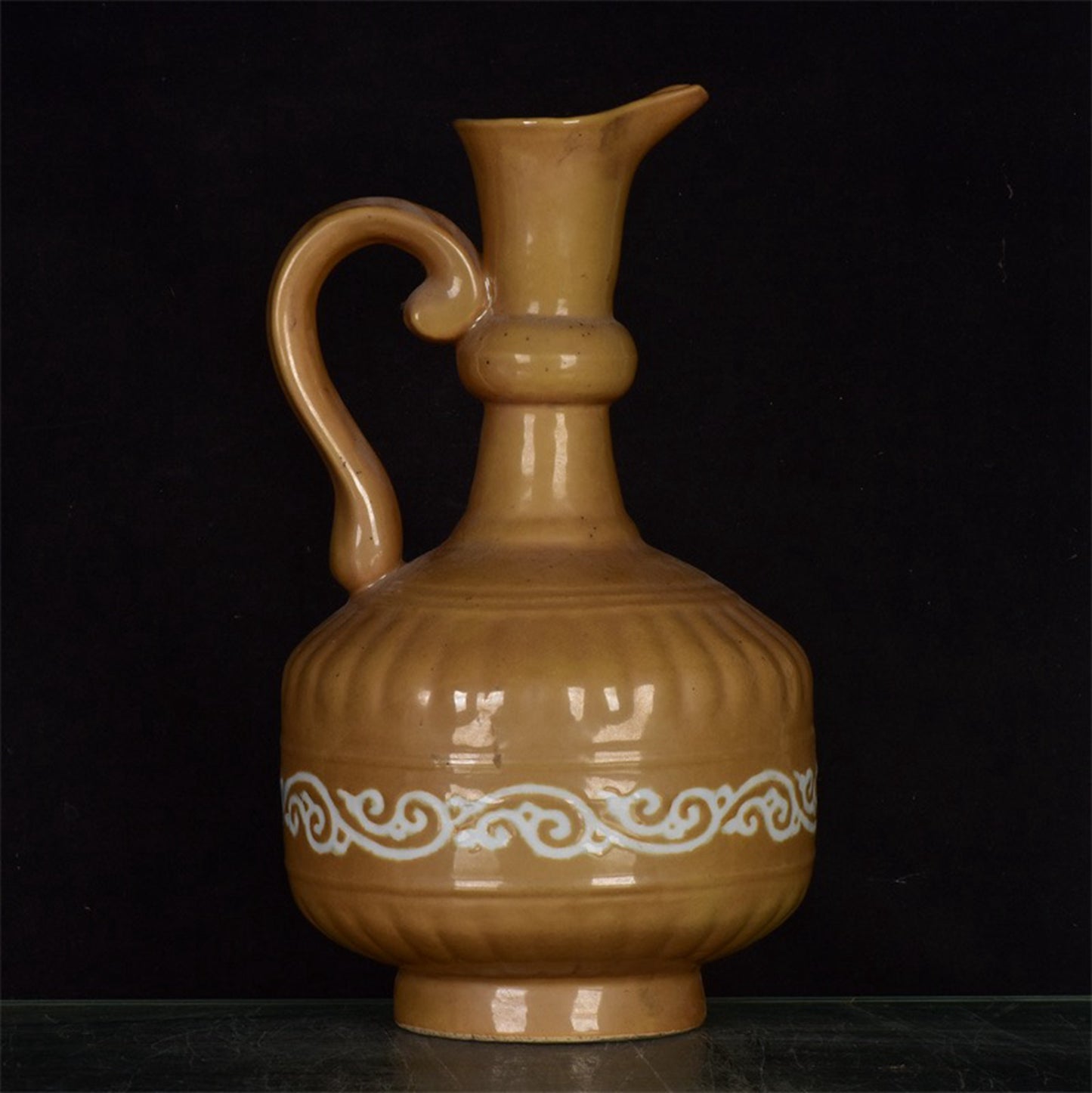Chinese antique sauce glaze with white curly grass pattern and flower watering