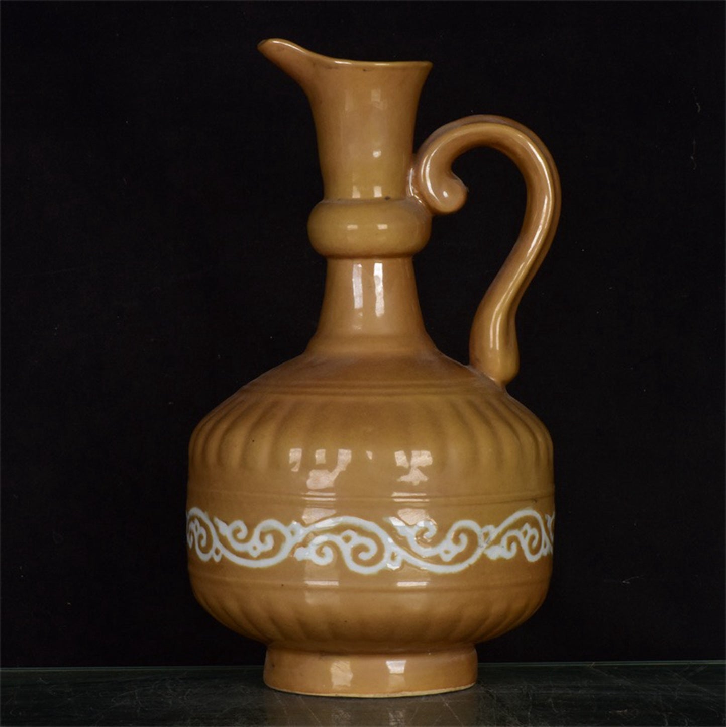Chinese antique sauce glaze with white curly grass pattern and flower watering