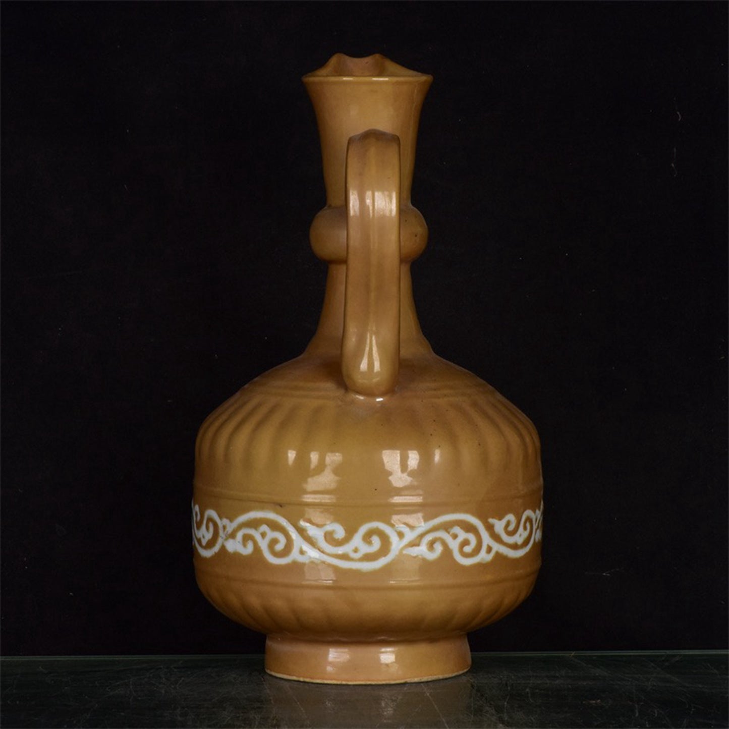Chinese antique sauce glaze with white curly grass pattern and flower watering