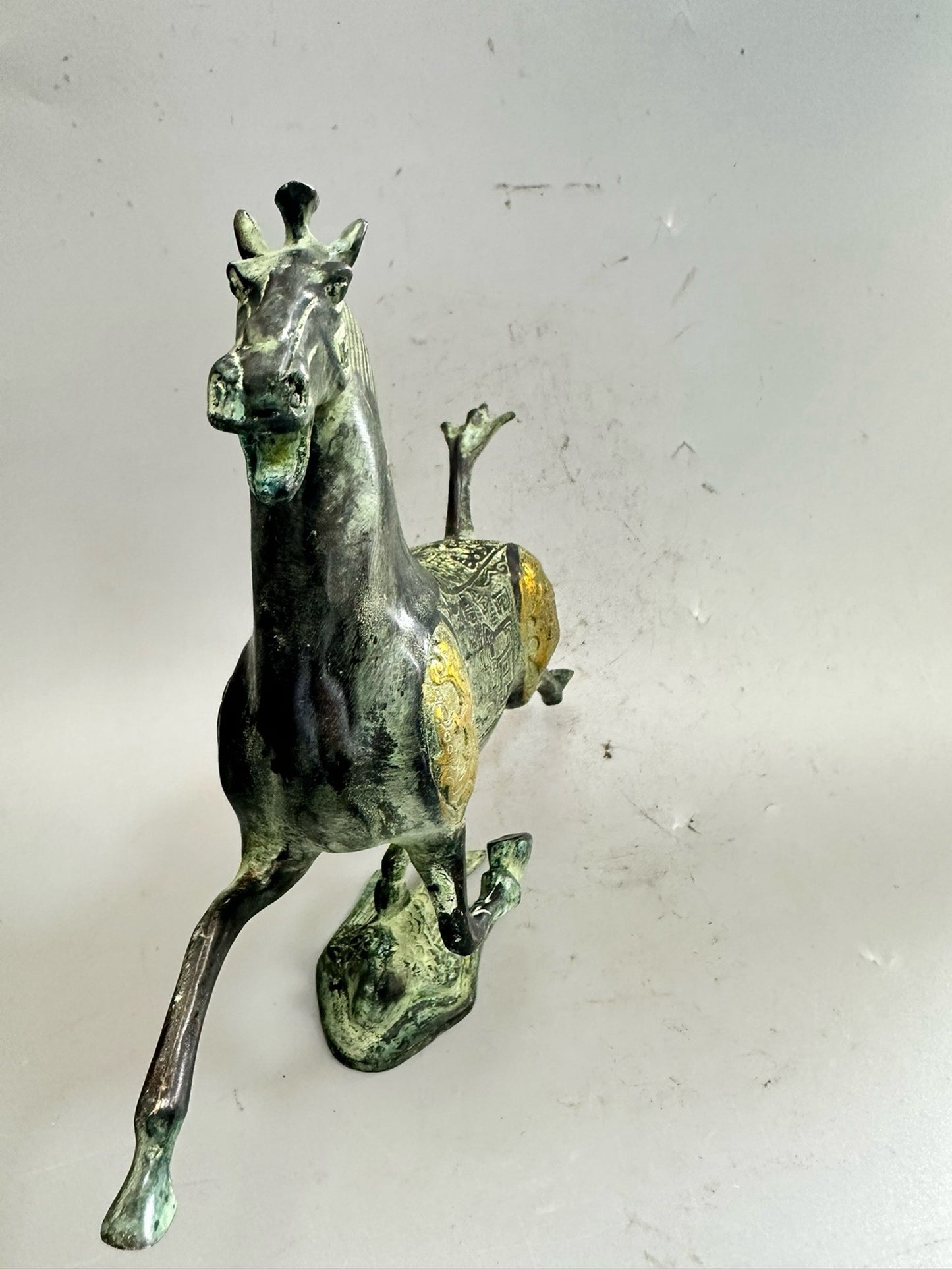 Pure copper antique gilded golden horse steps on a flying swallow