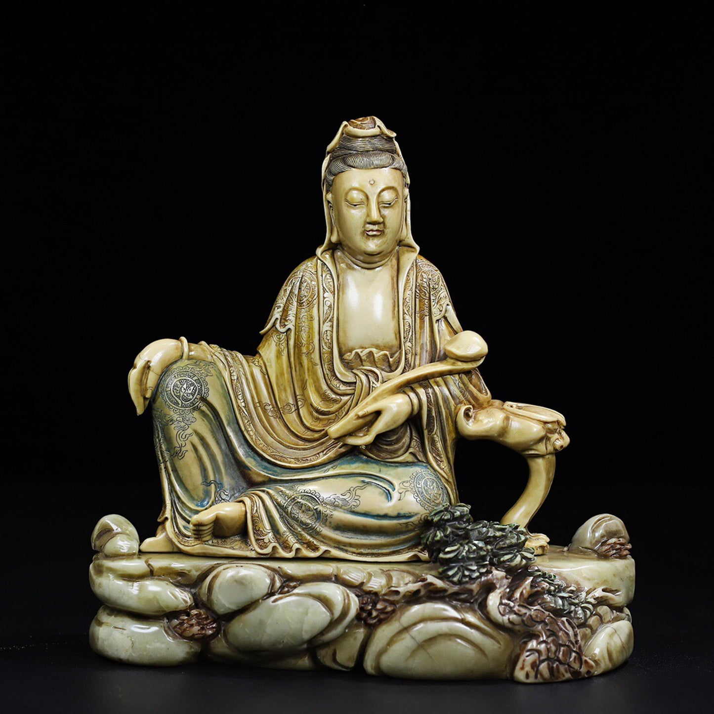 Chinese Antique Shoushan Stone [Goddess of Mercy Blessing]