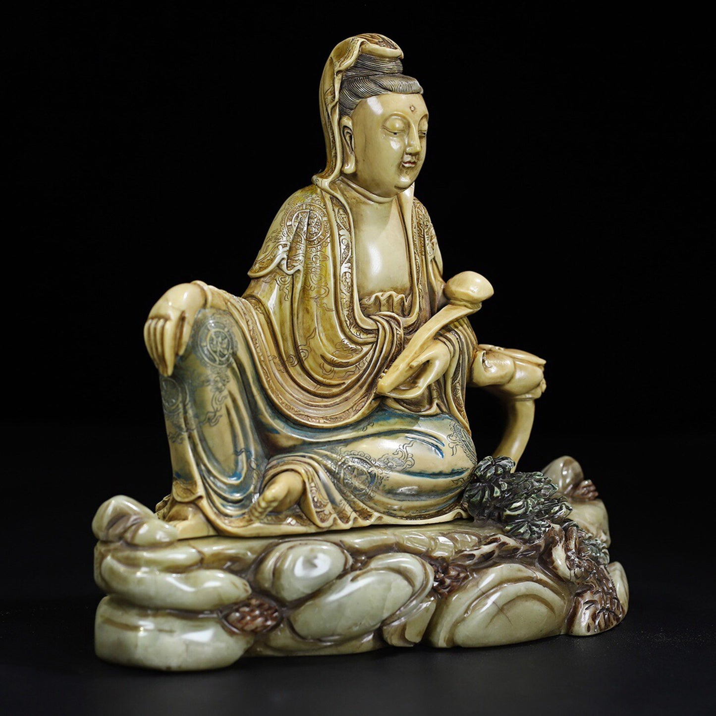 Chinese Antique Shoushan Stone [Goddess of Mercy Blessing]