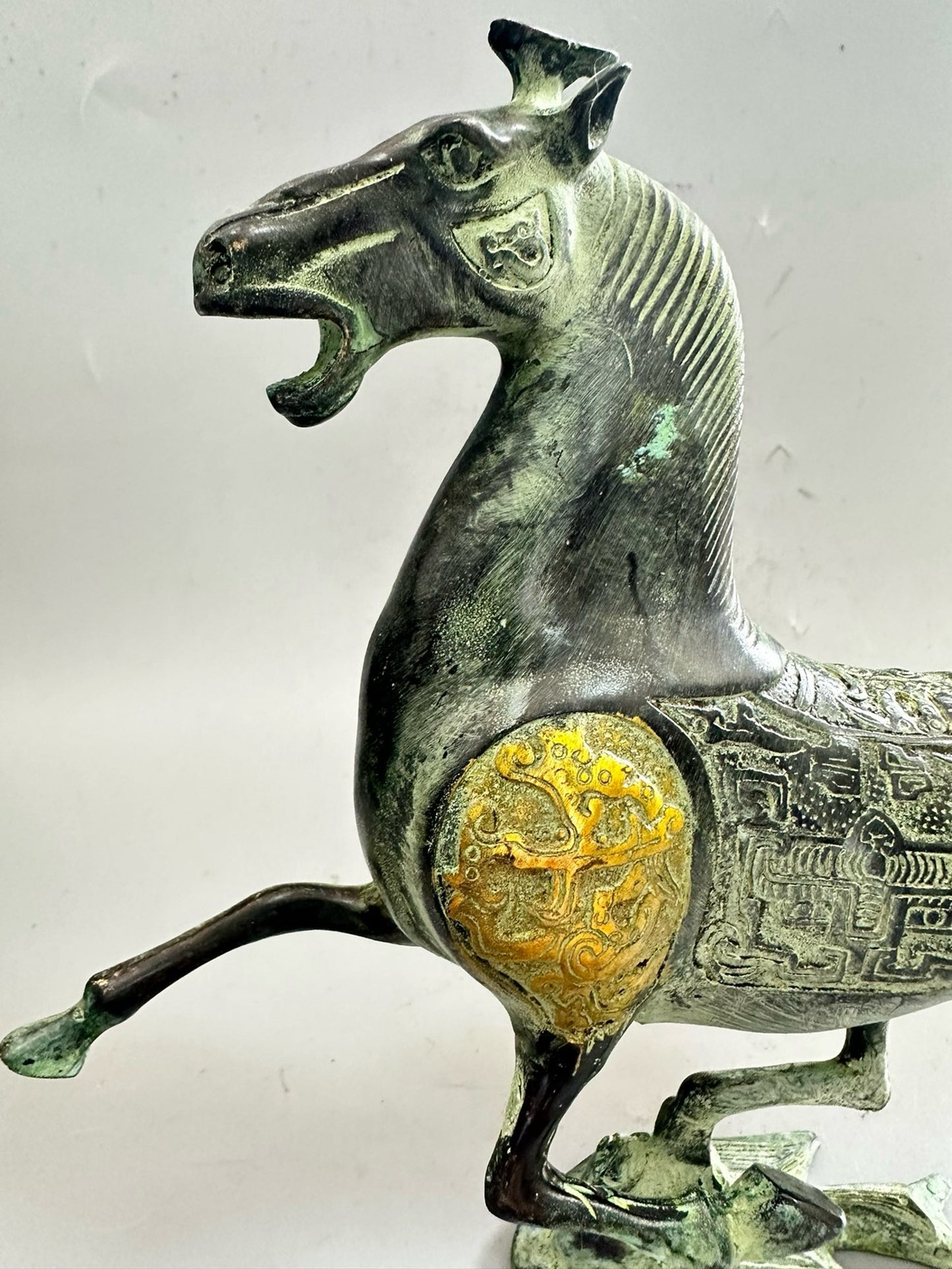 Pure copper antique gilded golden horse steps on a flying swallow