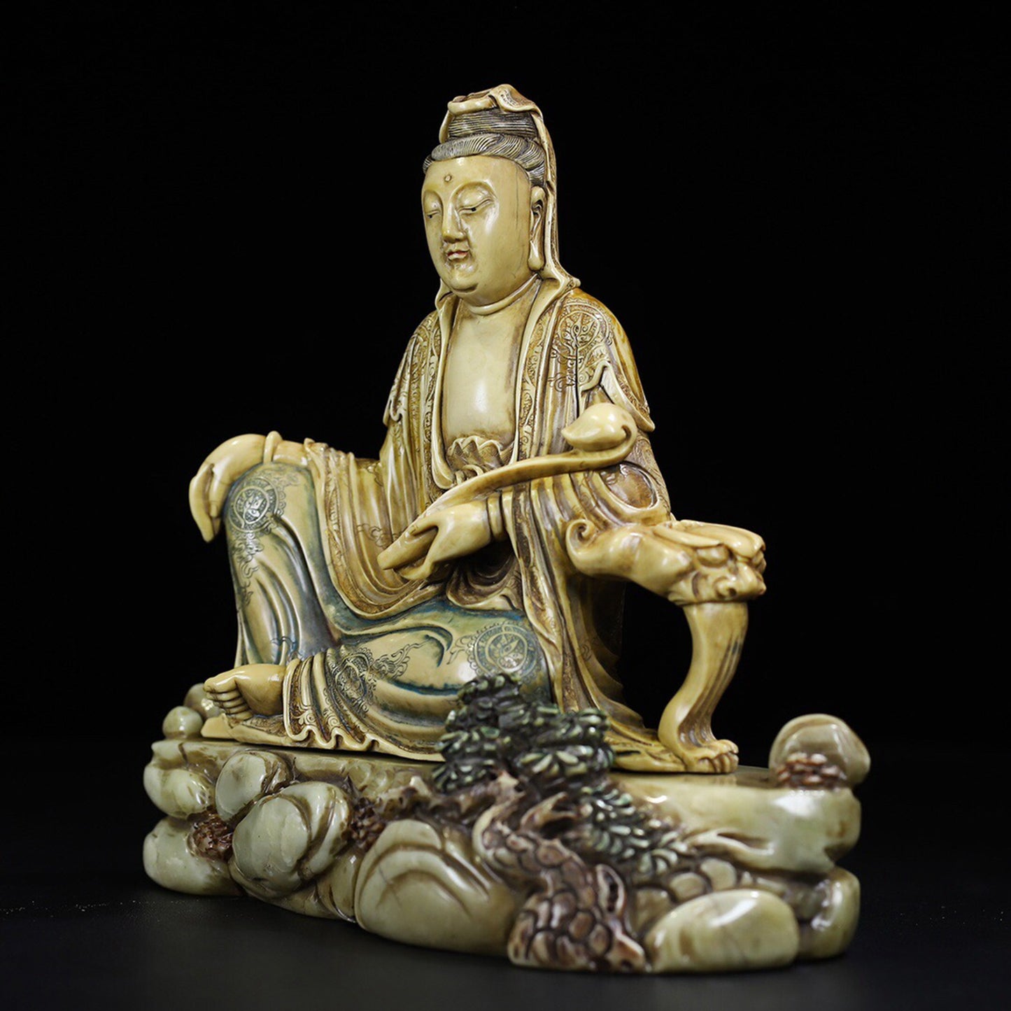 Chinese Antique Shoushan Stone [Goddess of Mercy Blessing]
