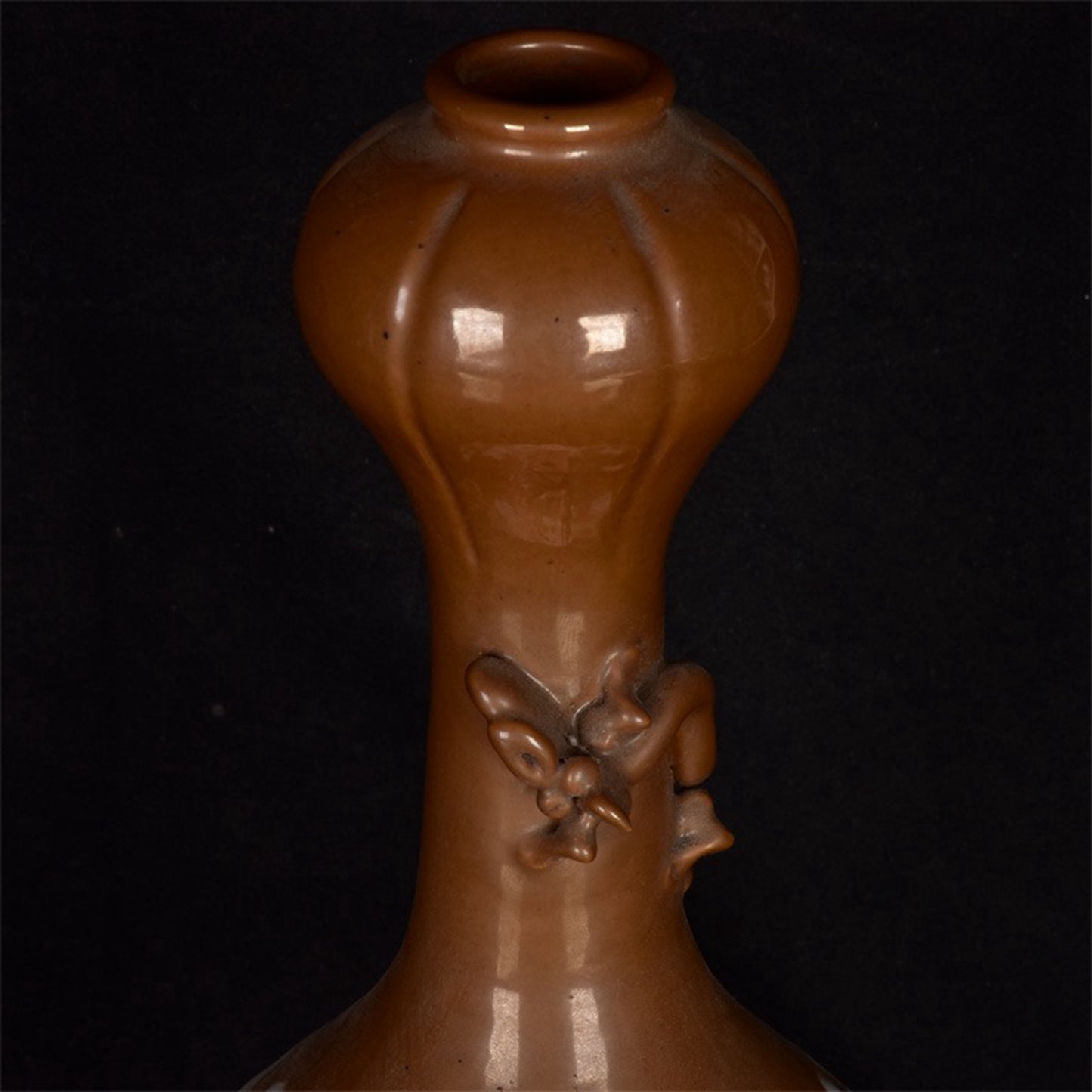 Chinese Antique Mandarin Duck Playing with Water Pattern Garlic Panlong Bottle