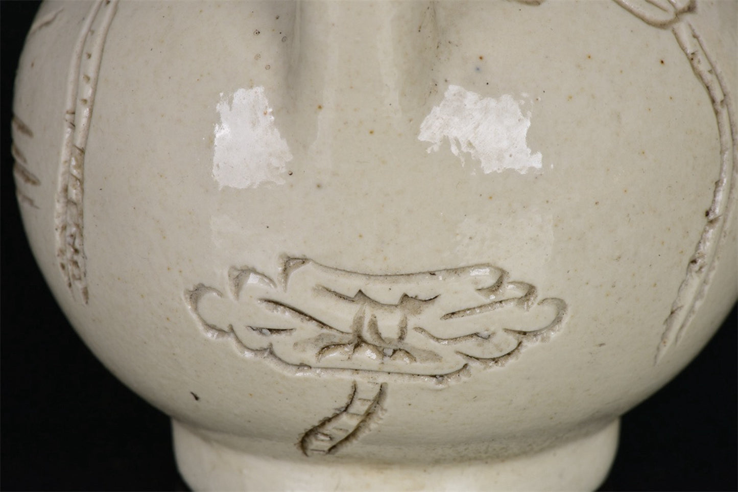 Chinese antique relief phoenix head teapot