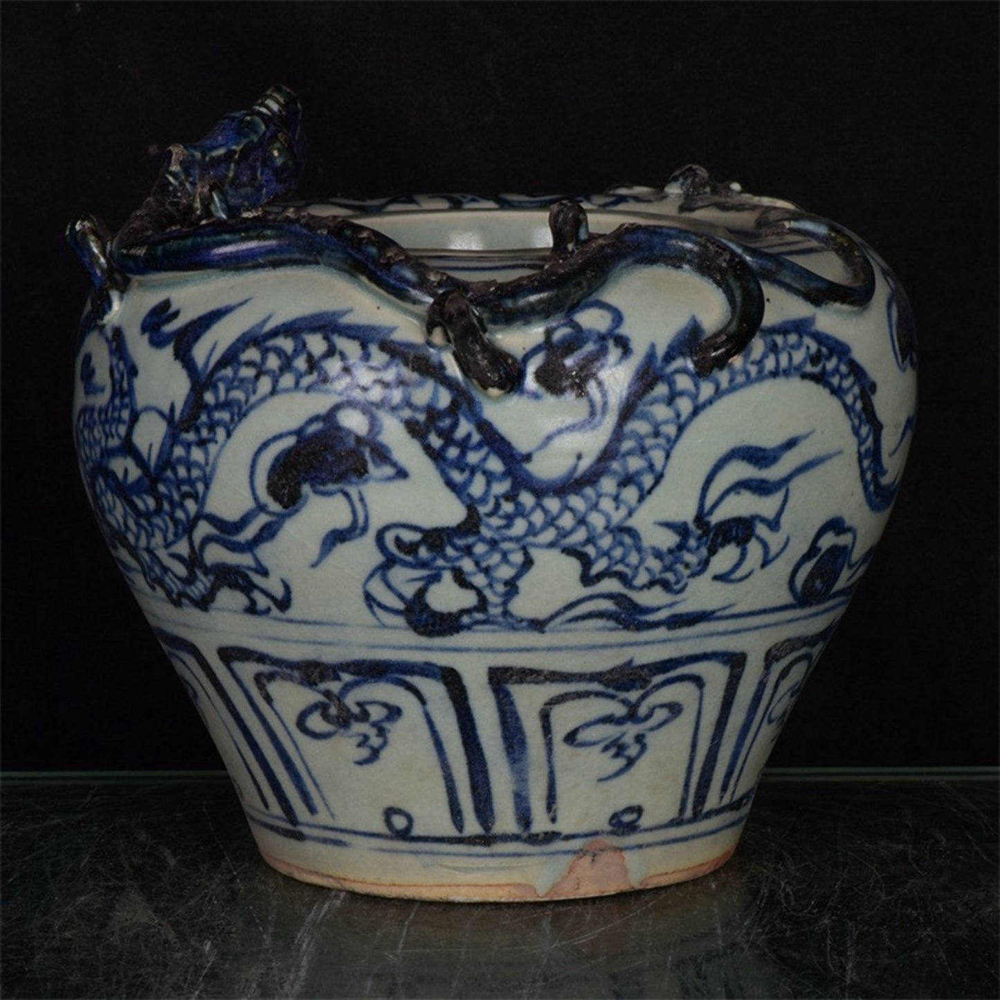 Chinese antique blue and white dragon patterned coiled dragon pen wash