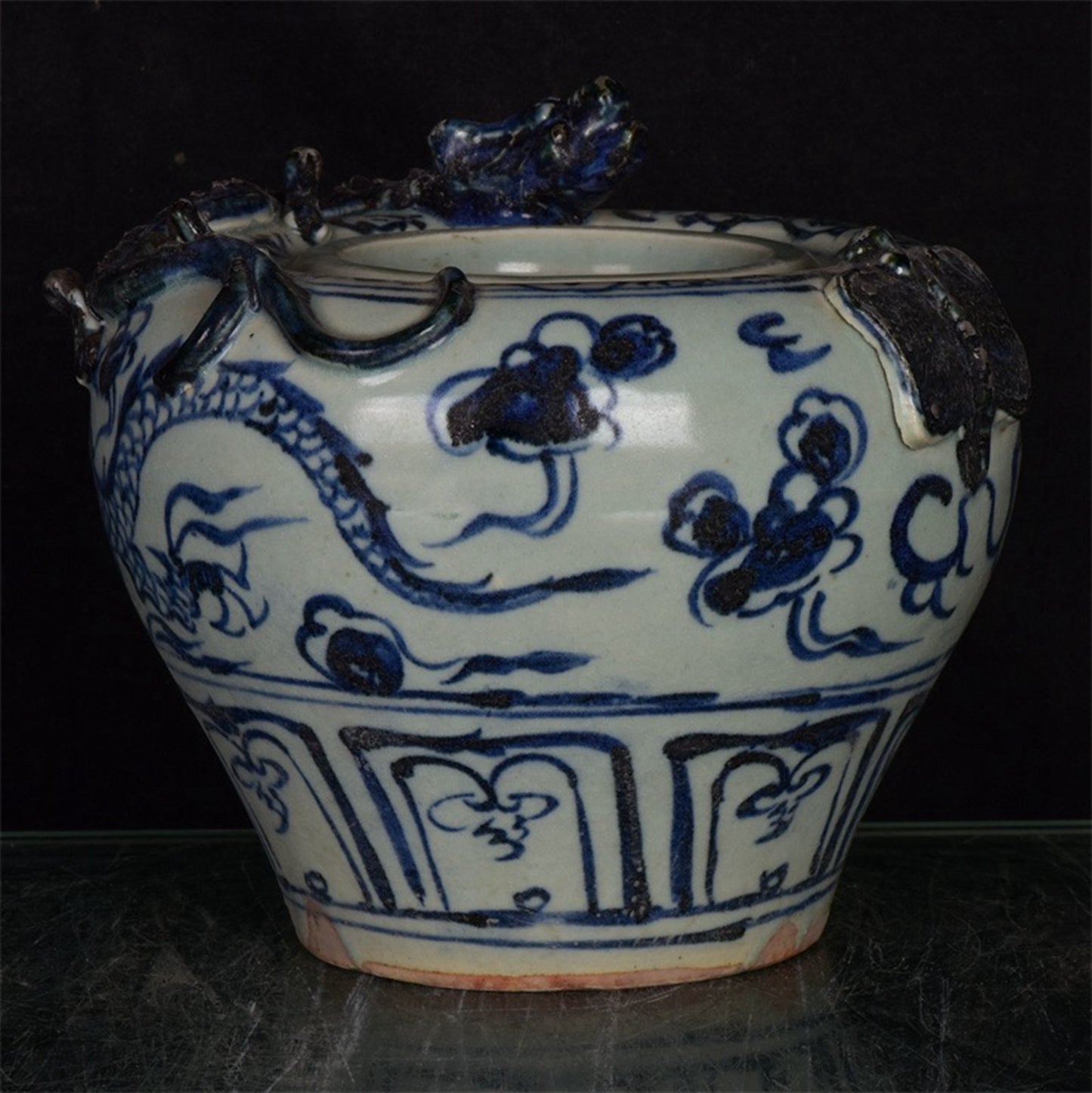 Chinese antique blue and white dragon patterned coiled dragon pen wash