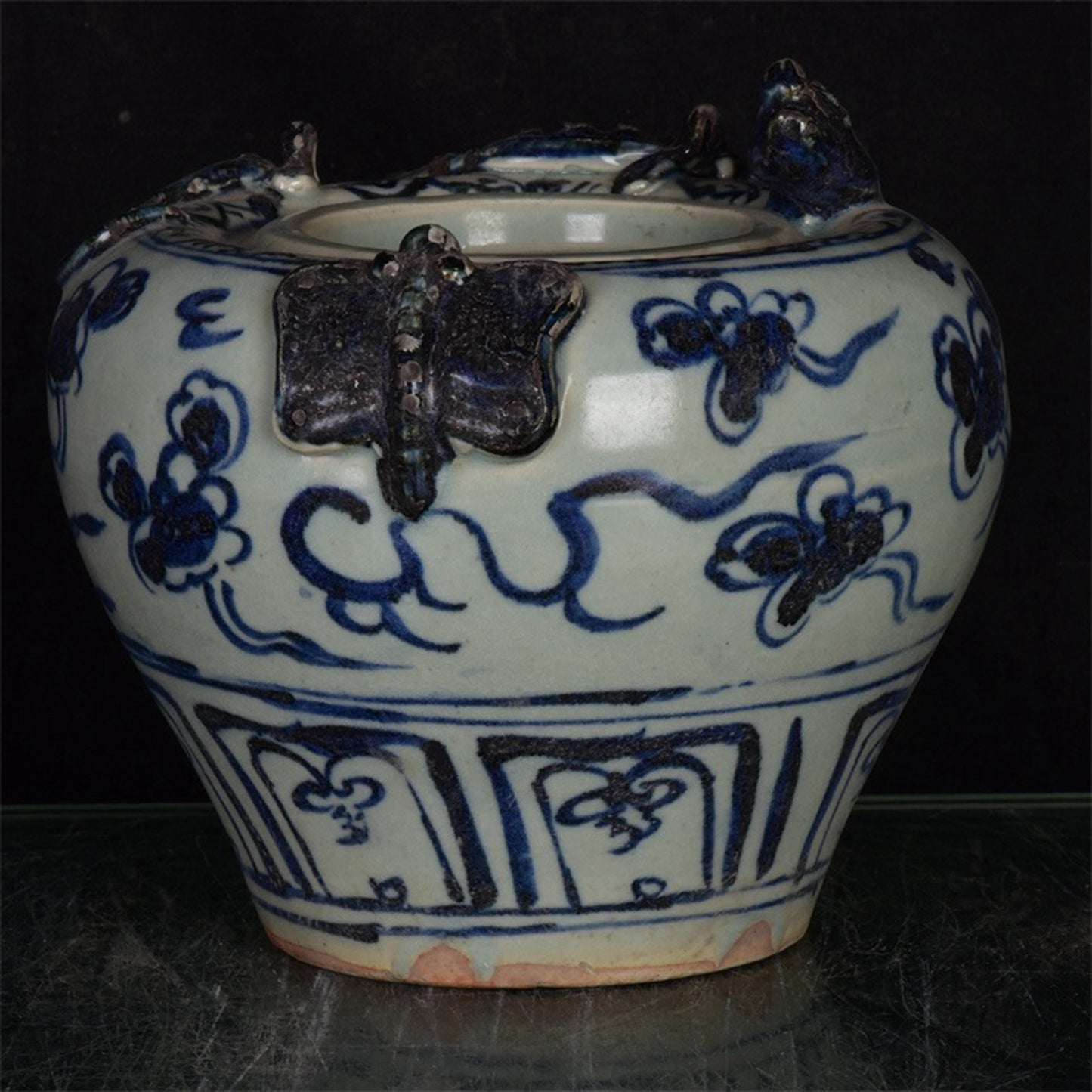 Chinese antique blue and white dragon patterned coiled dragon pen wash