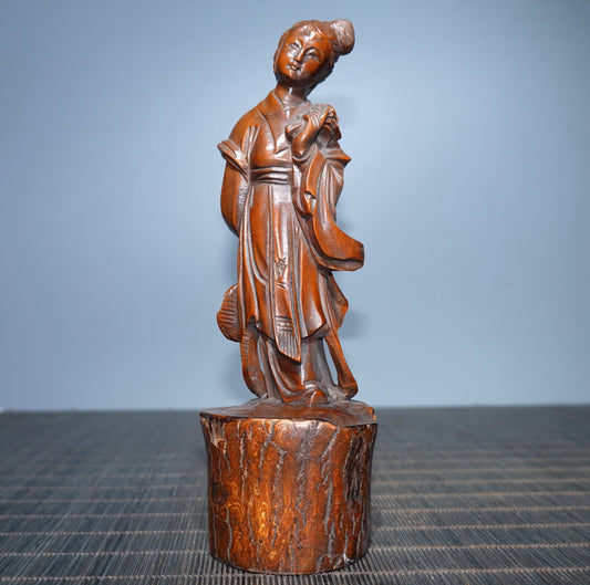 Small leaved boxwood carved female statue