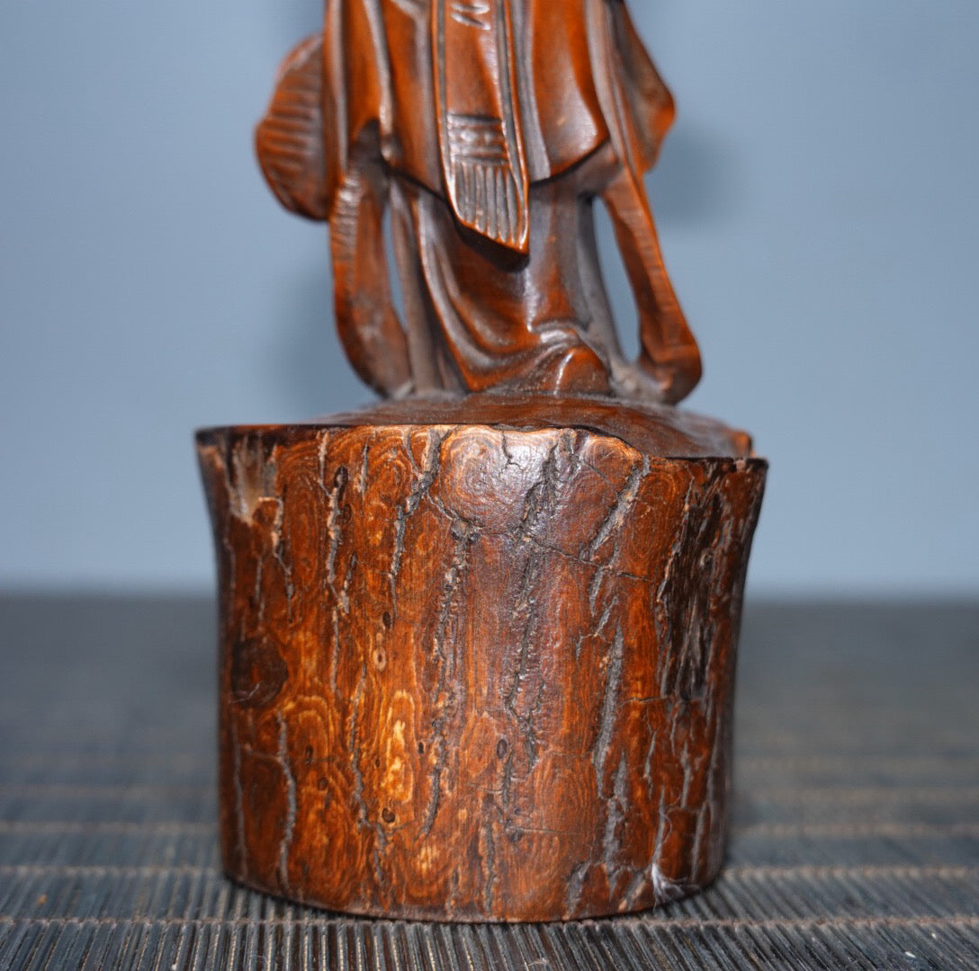 Small leaved boxwood carved female statue