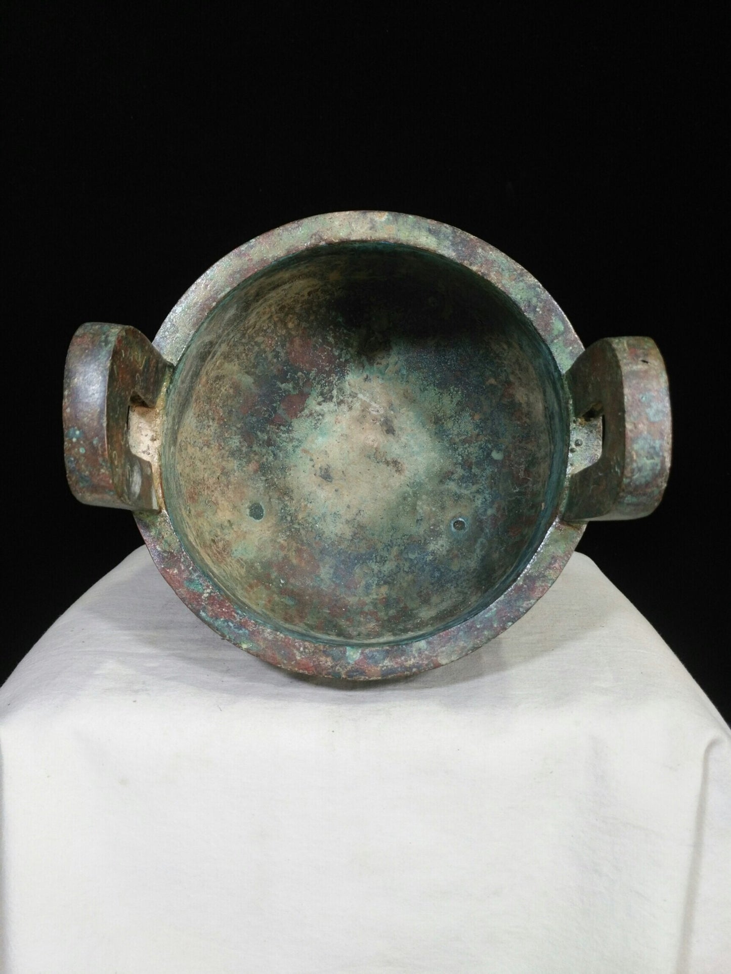 Chinese antique bronze "Cloud and Thunder Pattern Ding"