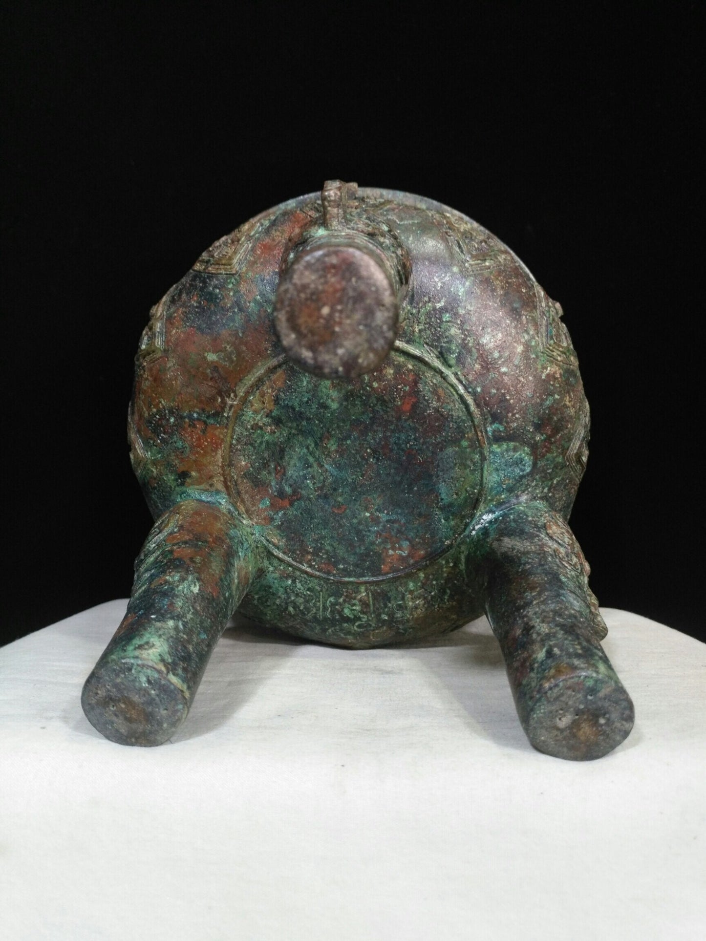 Chinese antique bronze "Cloud and Thunder Pattern Ding"