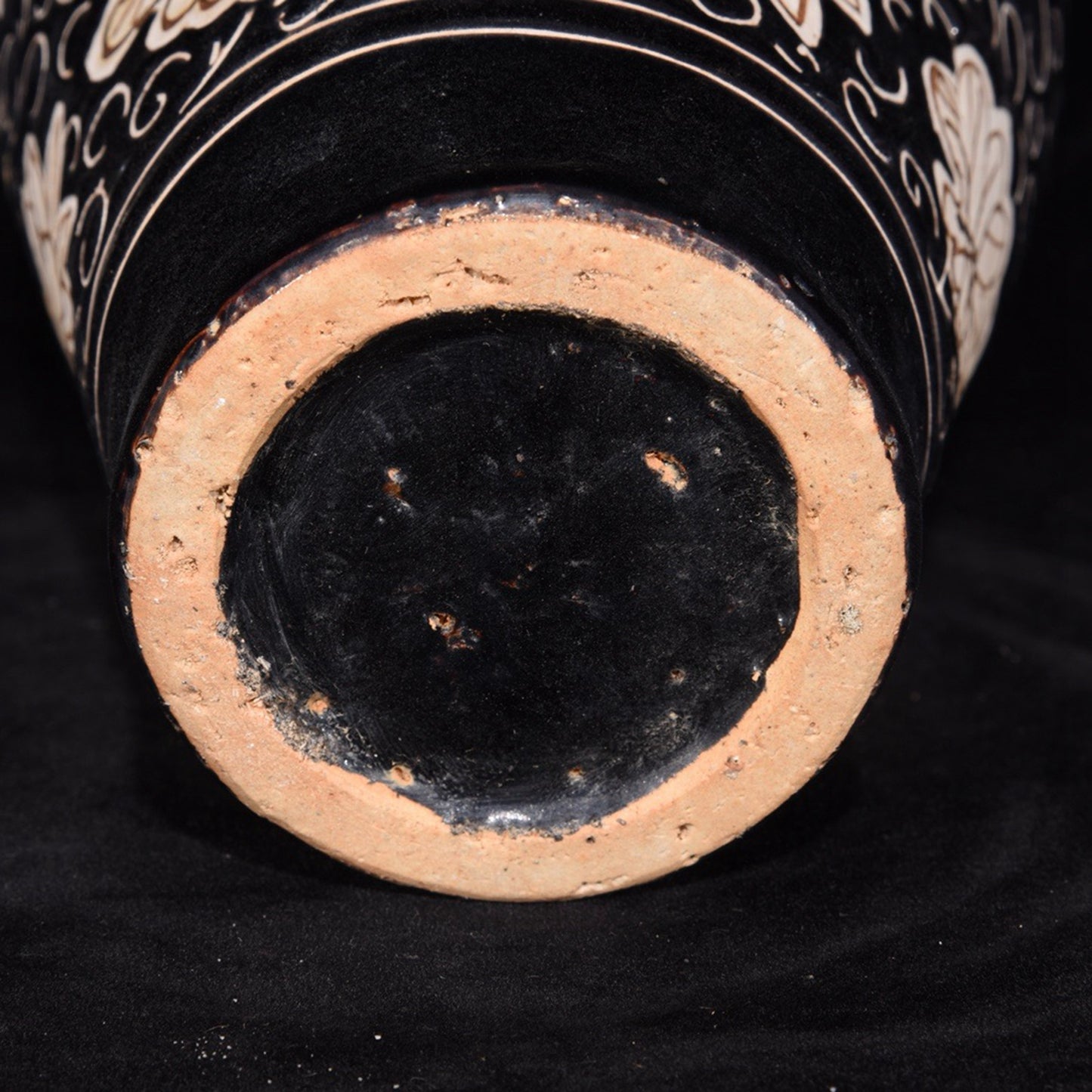 Broken branch flower patterned plum vase