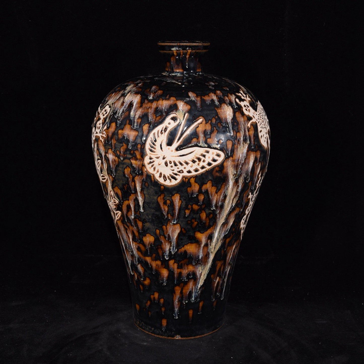 Flower patterned plum vase