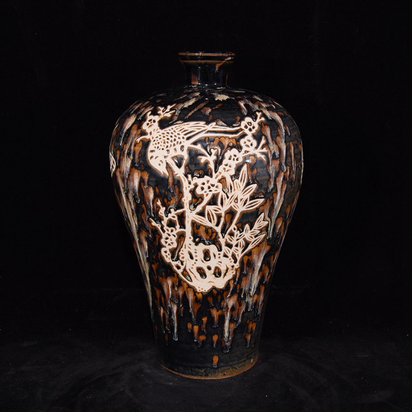 Flower patterned plum vase