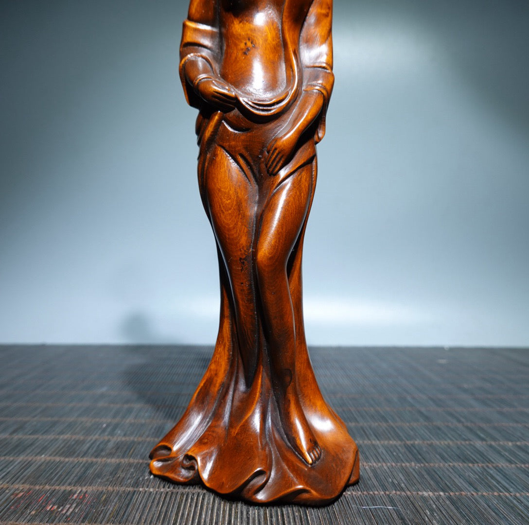 Small leaved boxwood carved female statue