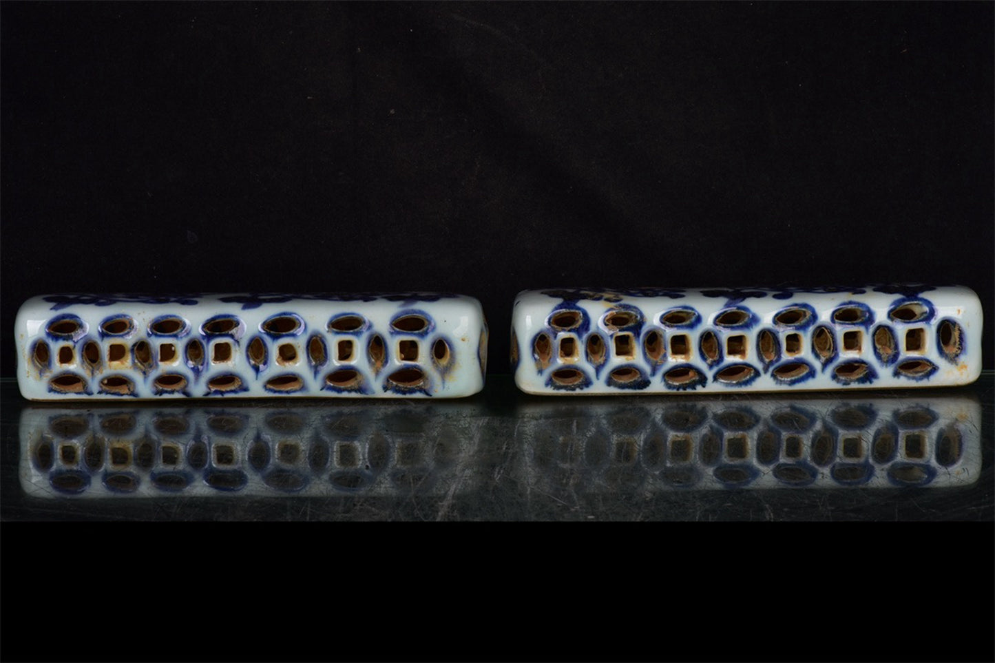 Chinese antique blue and white floral pattern hollowed out measuring tape