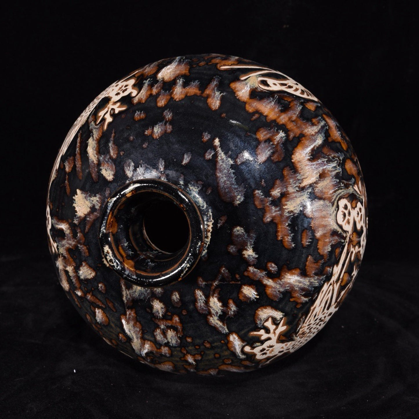 Flower patterned plum vase