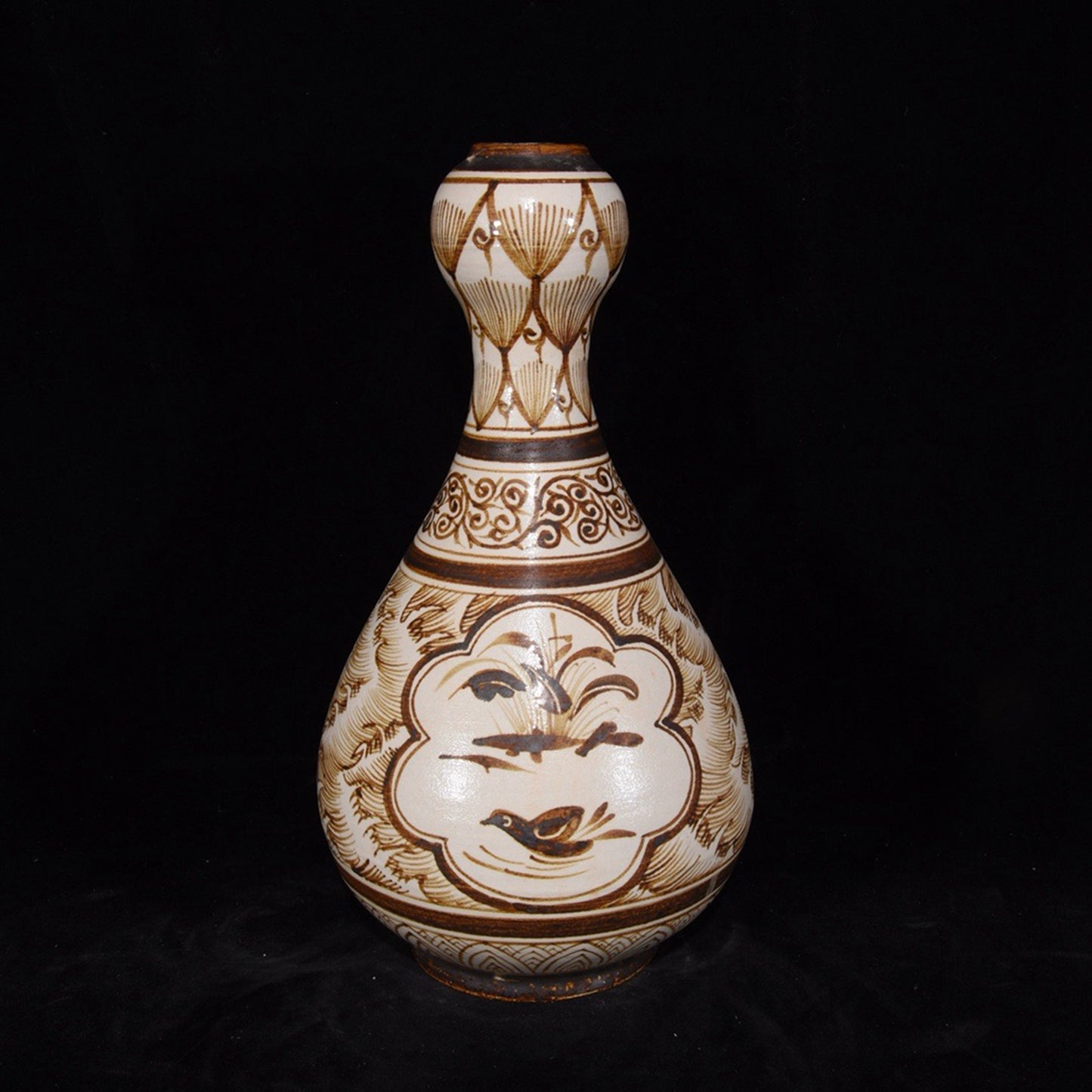 Mandarin Duck Playing with Water Pattern Garlic Bottle