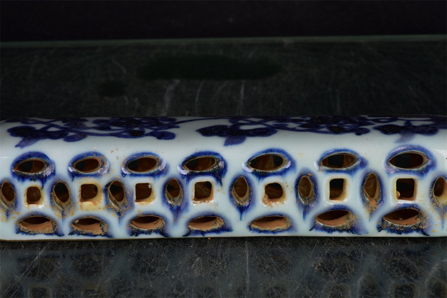 Chinese antique blue and white floral pattern hollowed out measuring tape