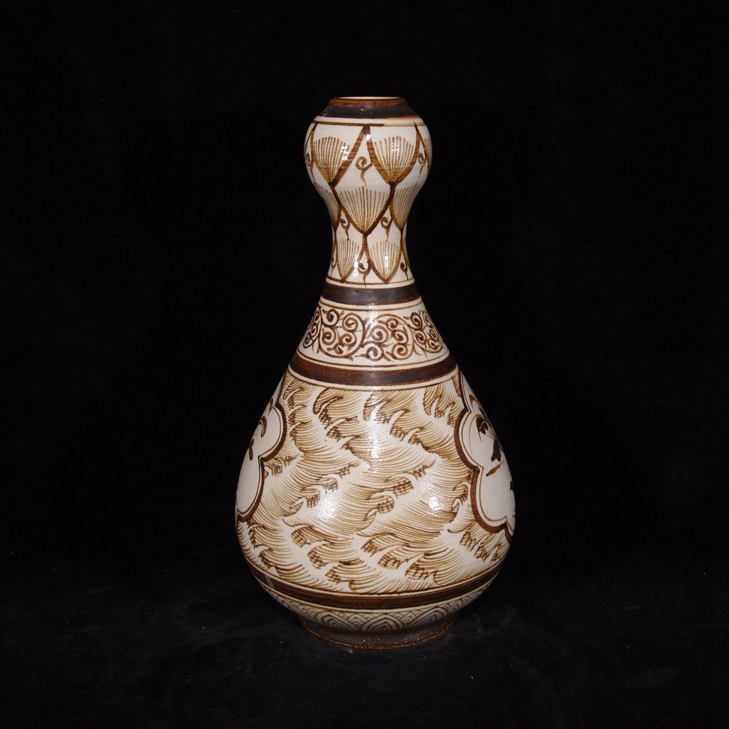 Mandarin Duck Playing with Water Pattern Garlic Bottle