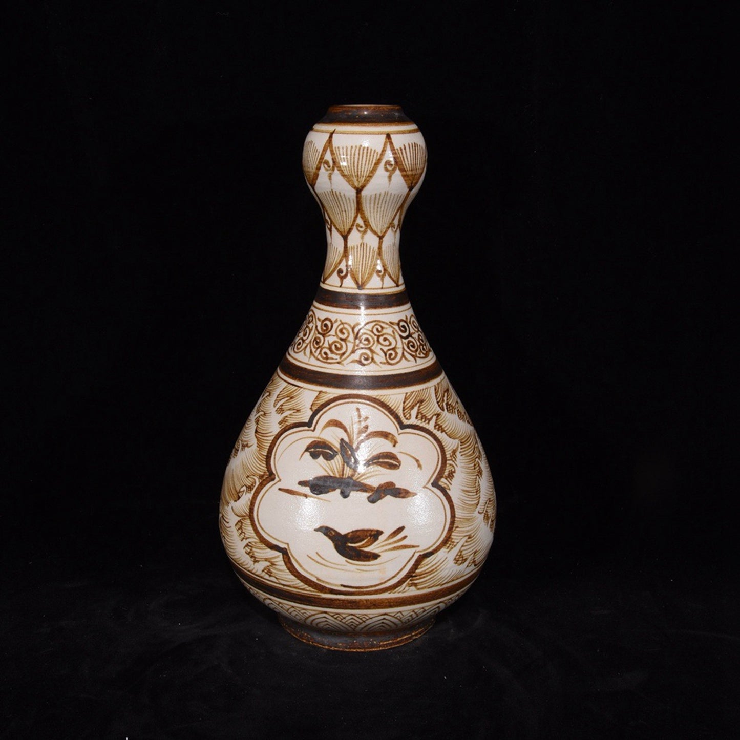 Mandarin Duck Playing with Water Pattern Garlic Bottle