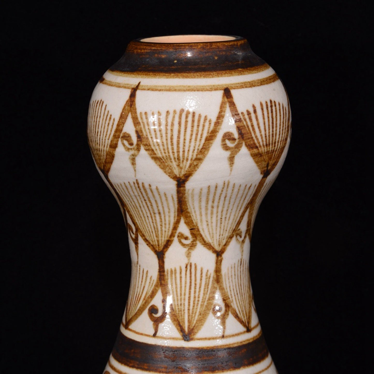Mandarin Duck Playing with Water Pattern Garlic Bottle