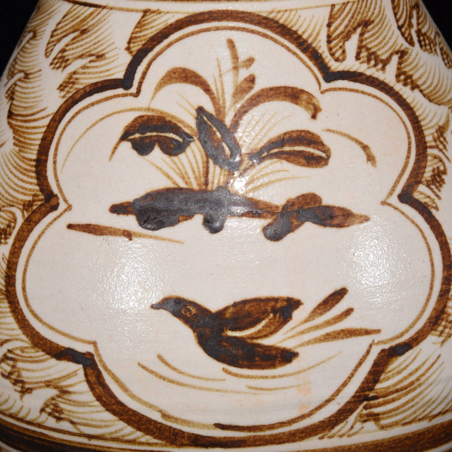 Mandarin Duck Playing with Water Pattern Garlic Bottle