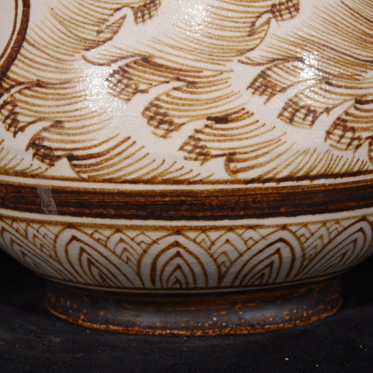 Mandarin Duck Playing with Water Pattern Garlic Bottle