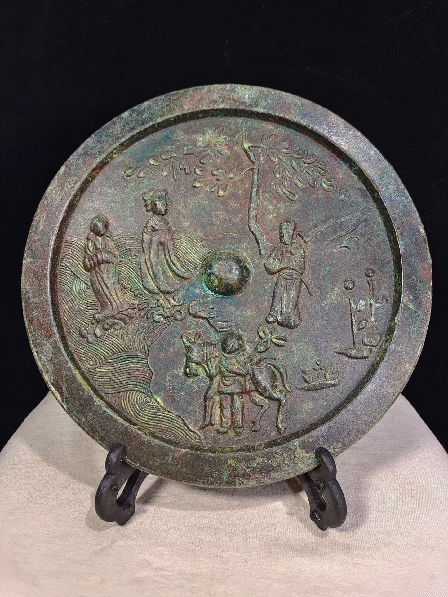 Chinese antique bronze "Walking on a Horse and Serving in a Mirror"