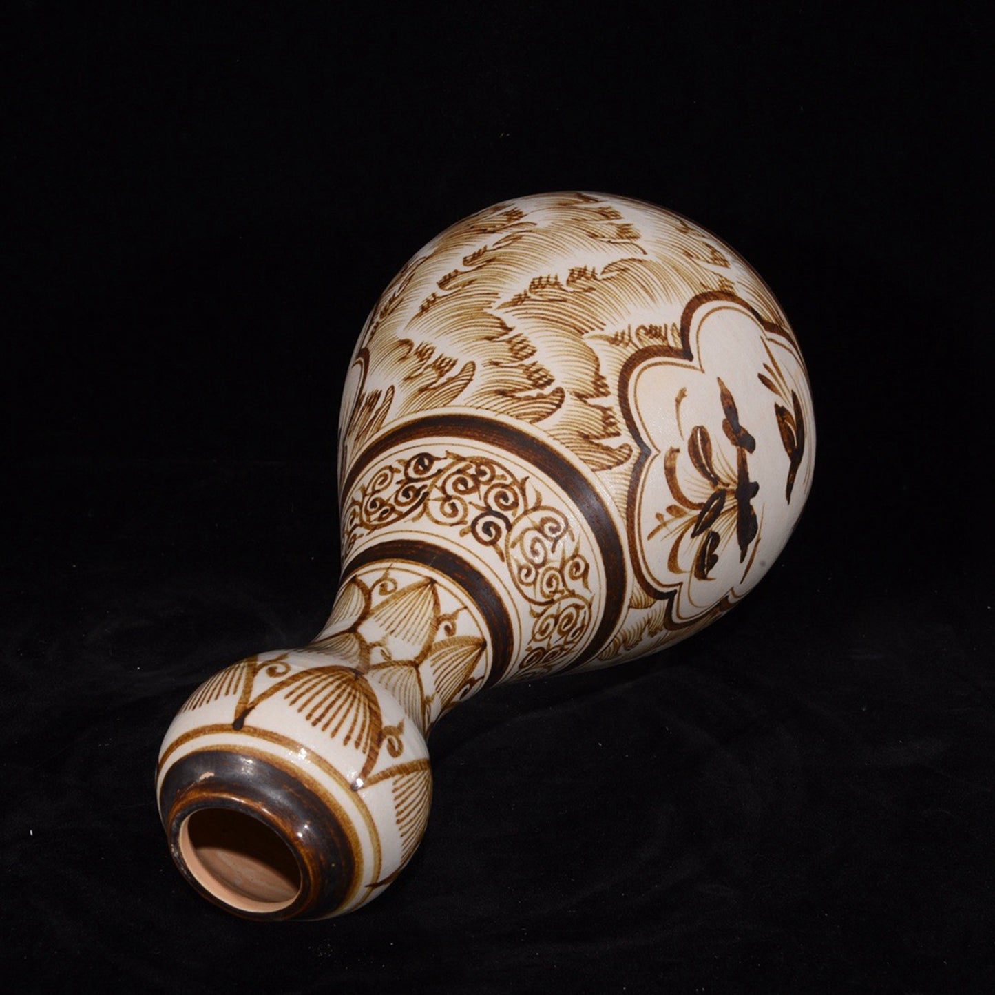 Mandarin Duck Playing with Water Pattern Garlic Bottle