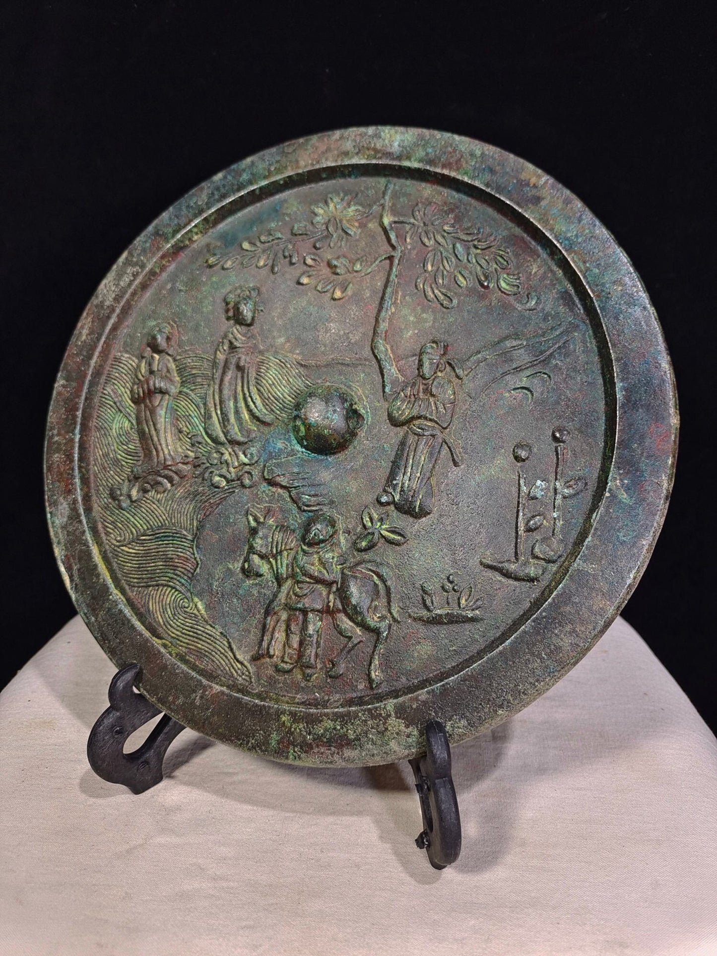 Chinese antique bronze "Walking on a Horse and Serving in a Mirror"