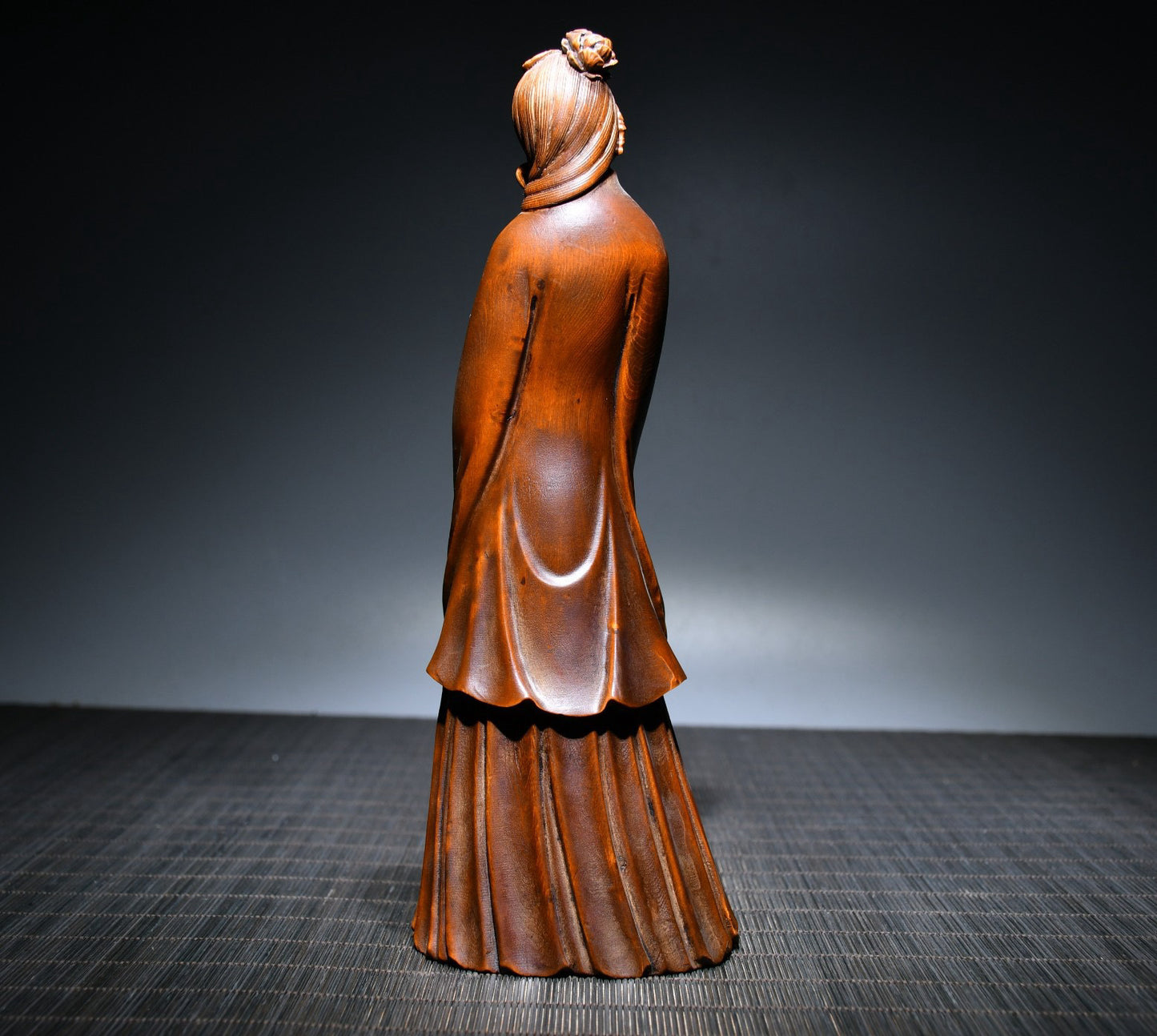 Small leaved boxwood carved female statue