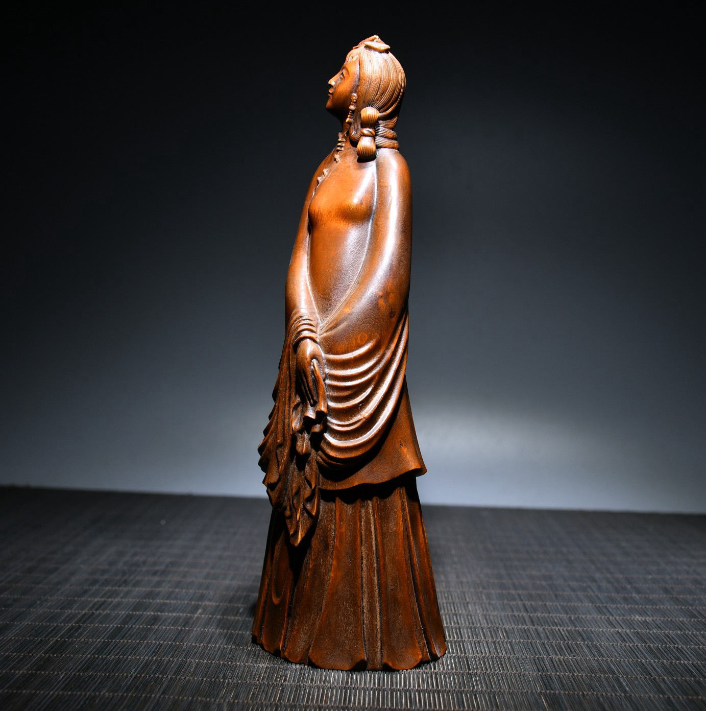 Small leaved boxwood carved female statue