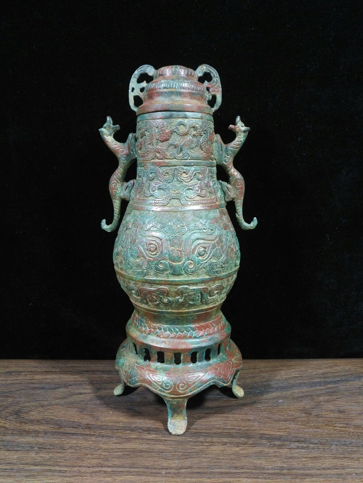 Chinese antique bronze [Double Dragon Pot]