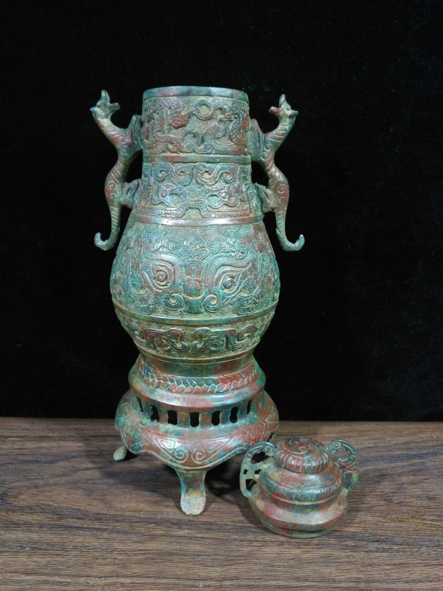 Chinese antique bronze [Double Dragon Pot]