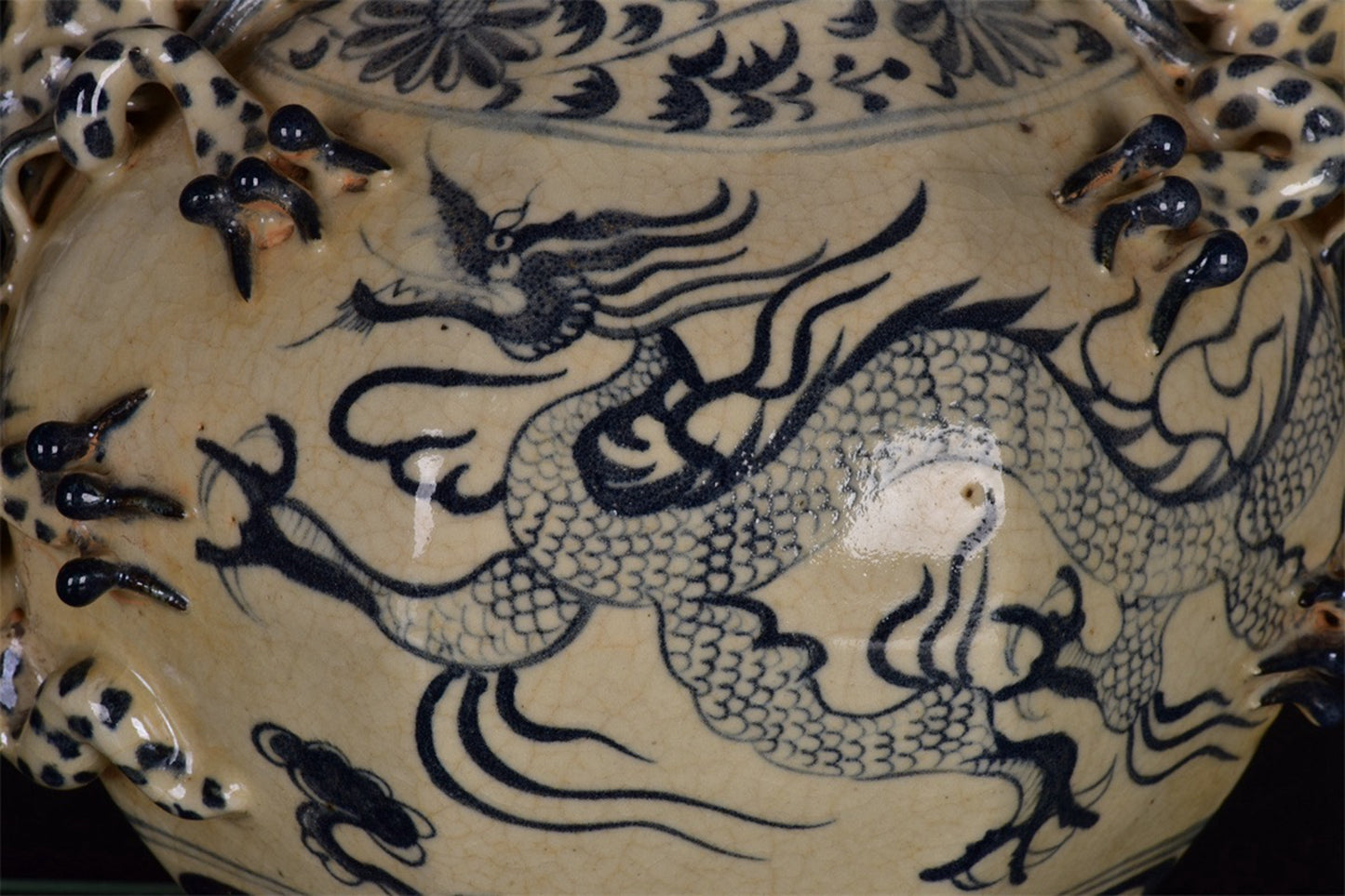 Chinese antique blue dragon patterned octagonal jar