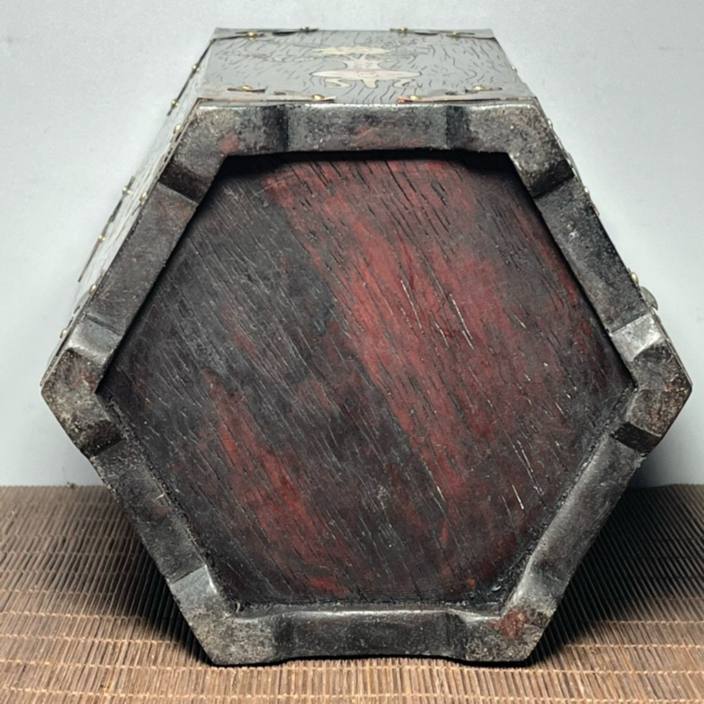 Hua Li Mu carved hexagonal pen holder