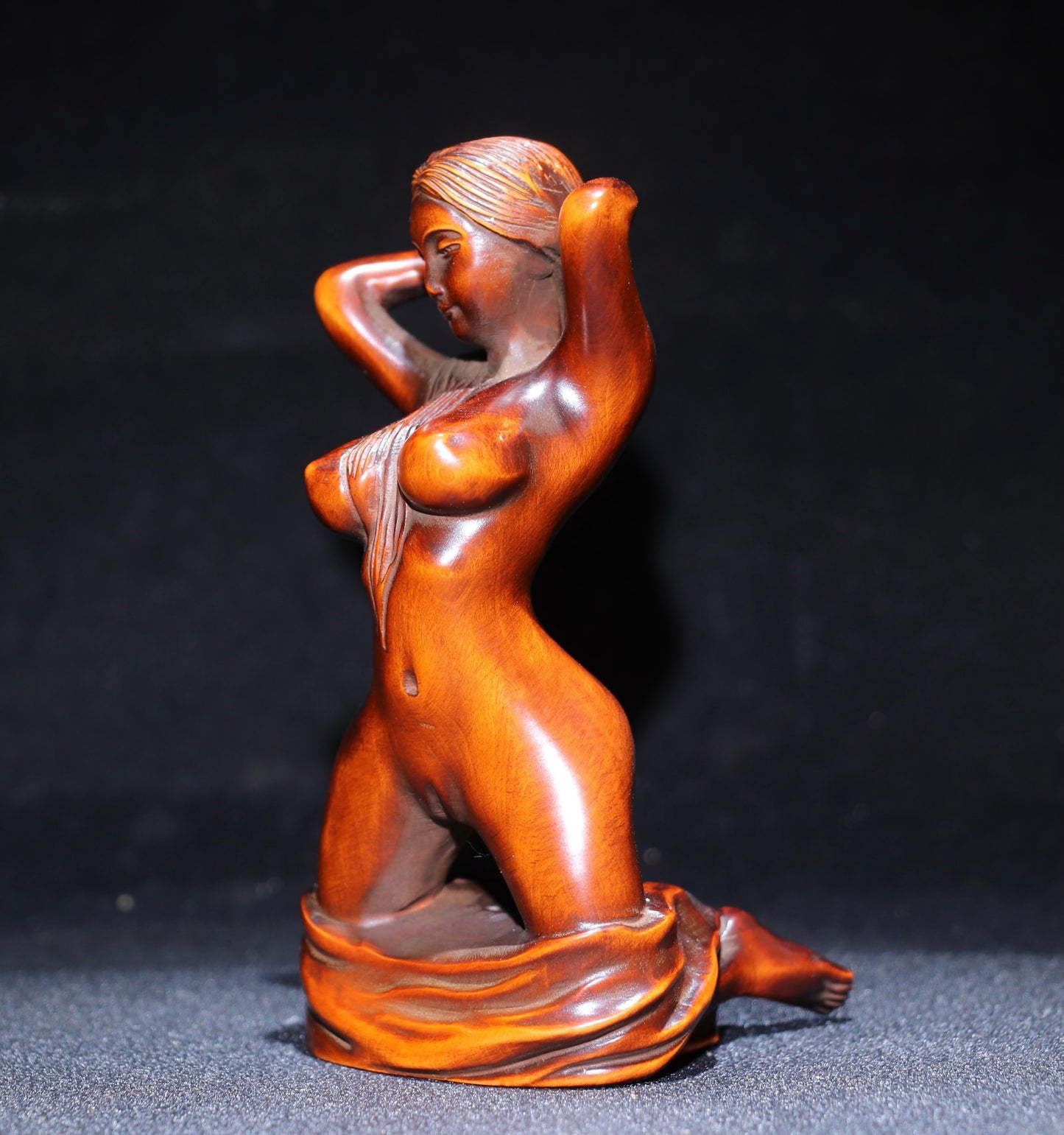 Huangyangmu finely carved a kneeling female statue